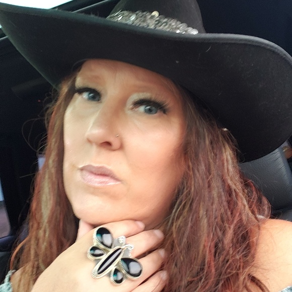 Meet your Posher, Tracy - Picture 1 of 1